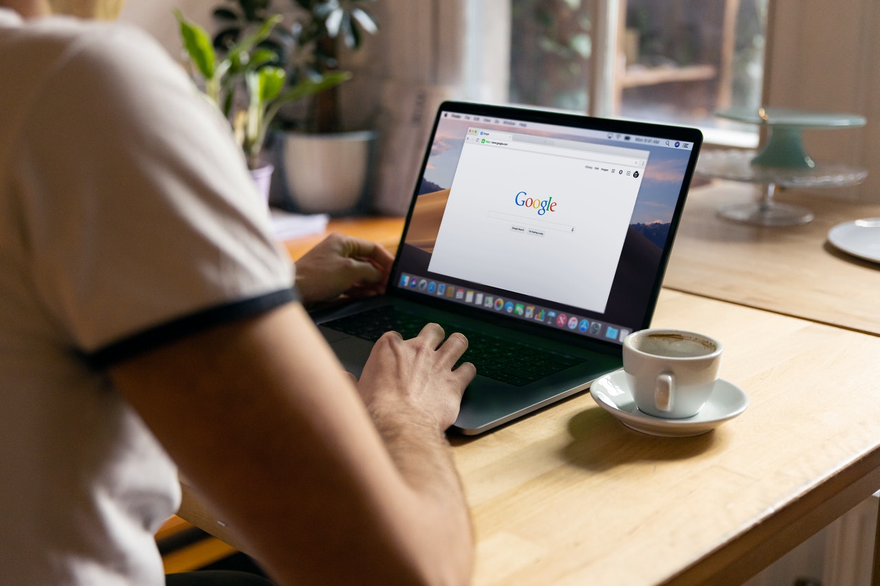 Reklama w Google – zlecić czy robić samemu?