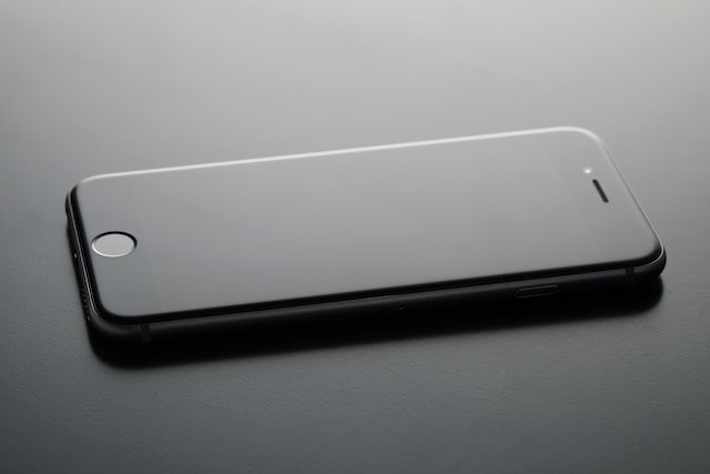 Wymiana ekranu w iPhone 8 – co trzeba wiedzieć?